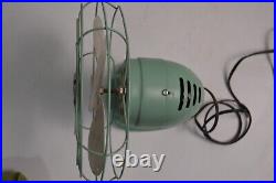 ANTIQUE Vintage WIZARD HUSKY 8 Desk Wall Fan J1510 / 1250R WESTERN AUTO SUPPLY