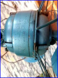 Antique Westinghouse Oscillating Desk Fan Model 868452